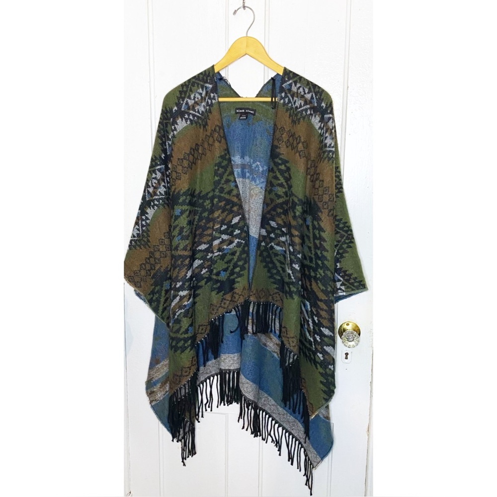 Black Rivet size one size aztec tribal print tassel trim fall winter open poncho